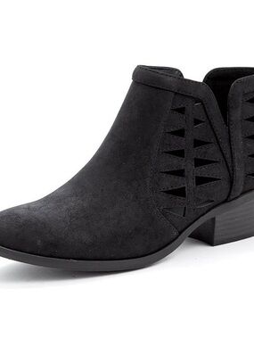 SODA “CHANCE” BLACK CUT OUT OPEN SIDE FASHION WESTERN STACK HEEL ANKLEBOOTIE 7.5